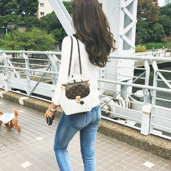 Louis Vuitton Handbags - SOLD!!!! Louis Vuitton Hot Springs Snow❄️